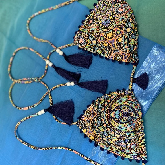 Victoria Secret Size S “The Teeny Triangle” Top - Picture 1 of 3